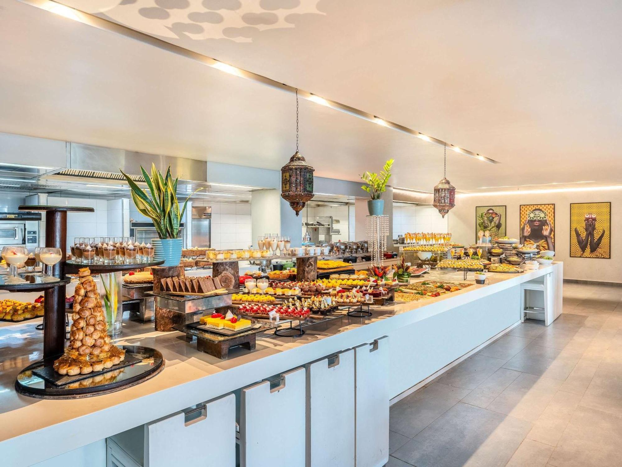 Pullman Abidjan Hotel Bagian luar foto