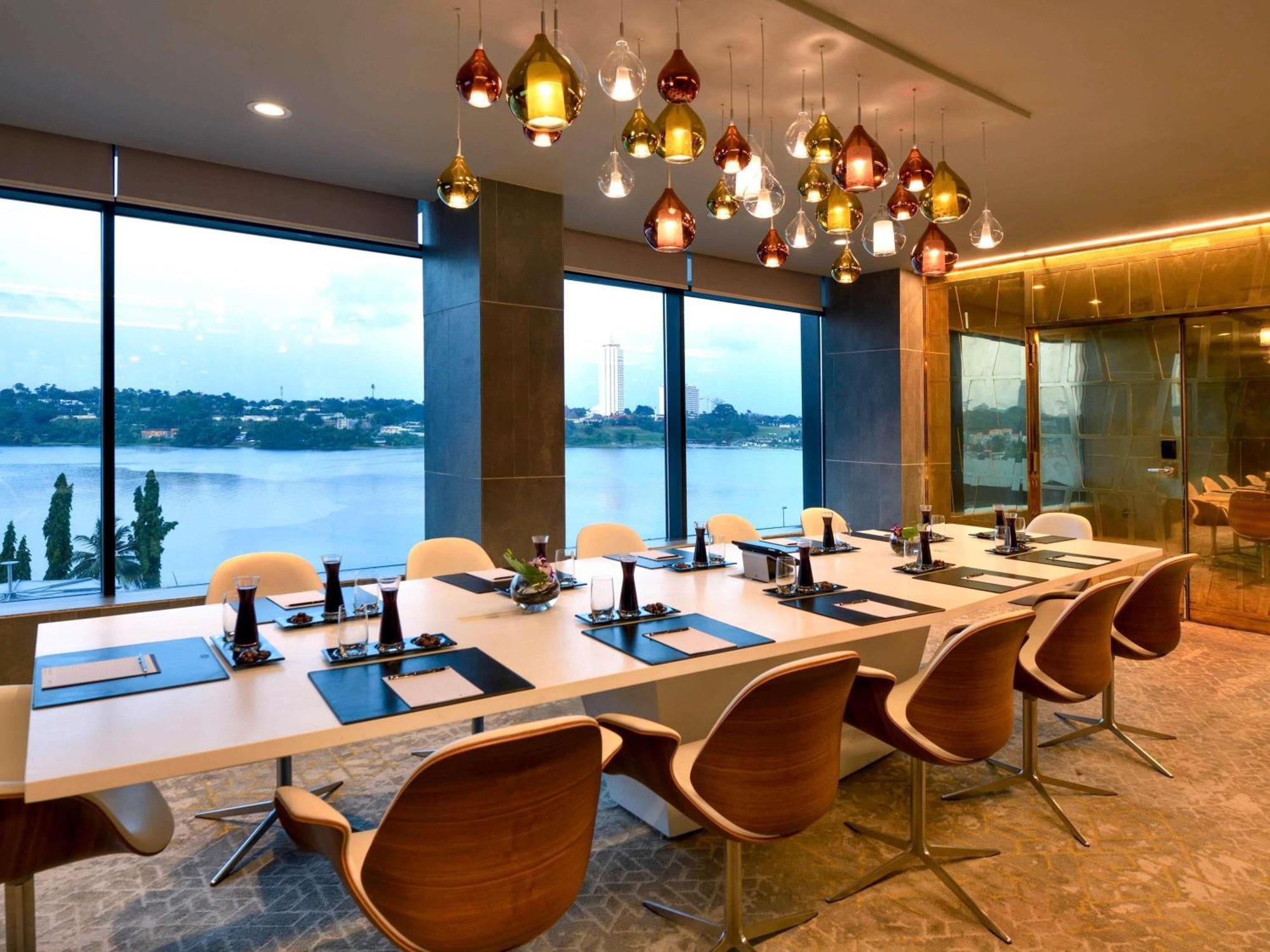 Pullman Abidjan Hotel Bagian luar foto